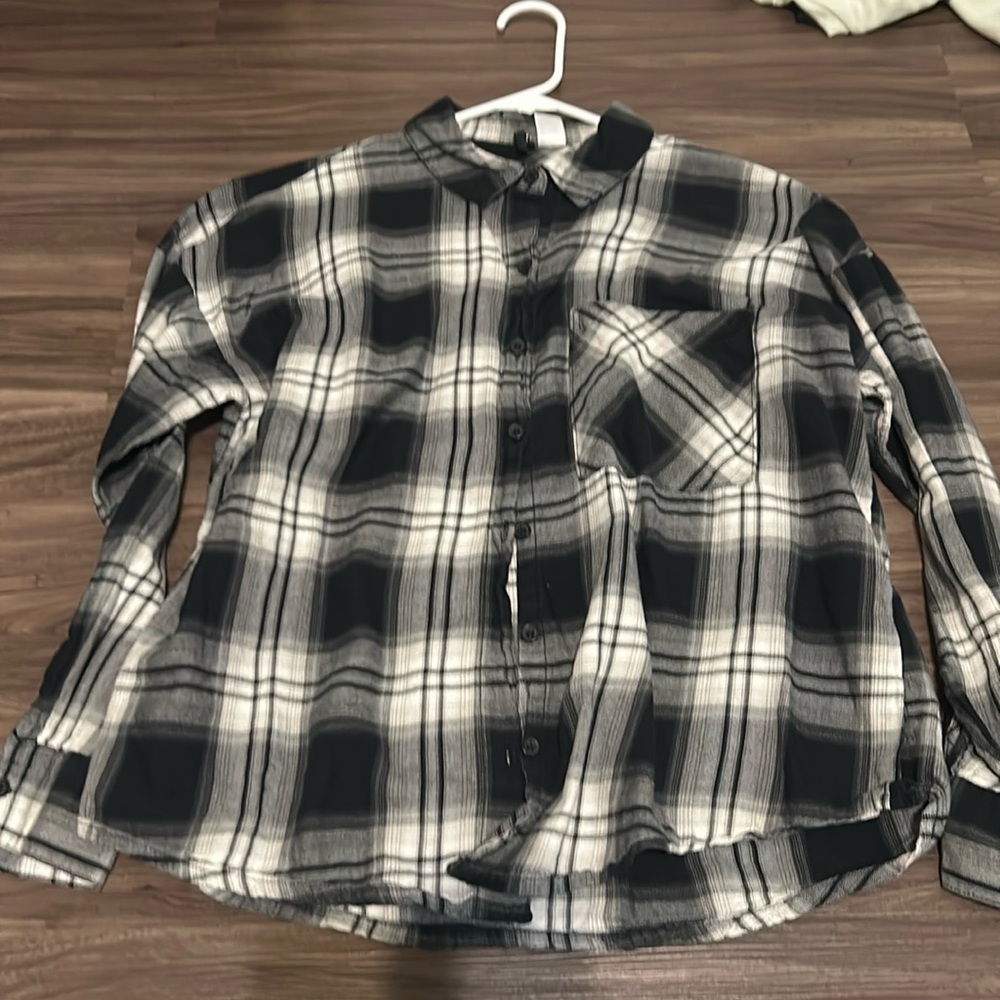 Black and white bottom up blouse